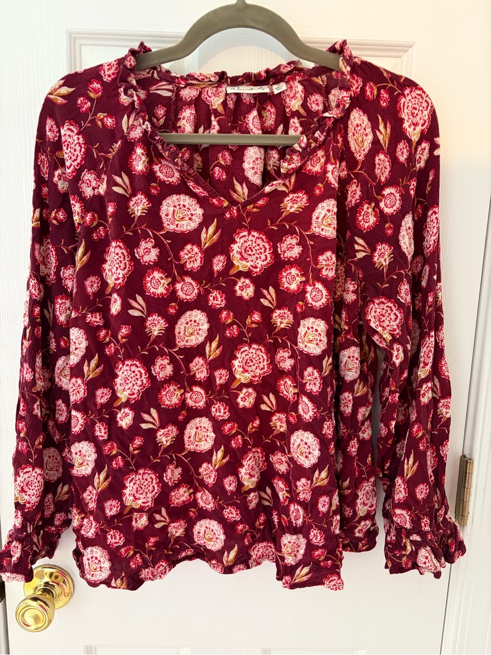 Wonderly Burgundy Floral V-Neck Peasant Top *Fits like a Large!*